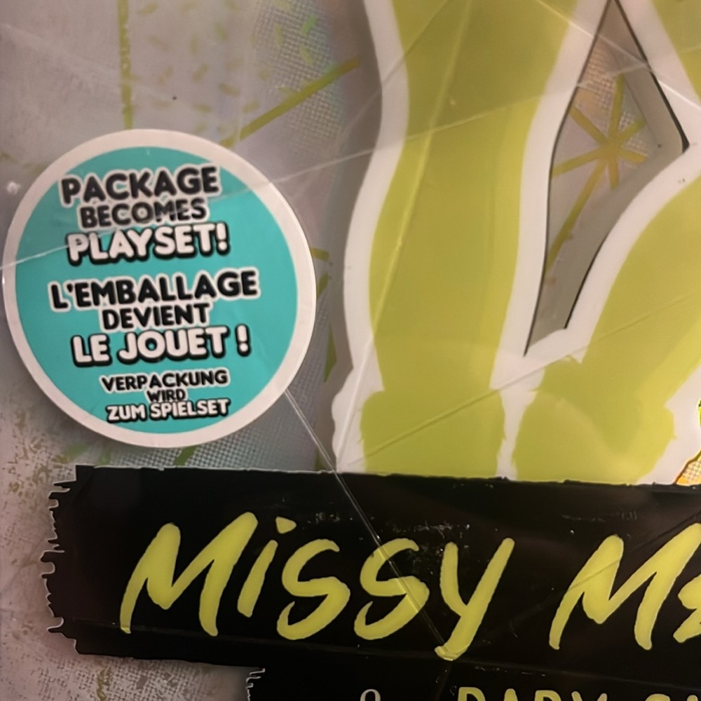 LOL Surprise Winter Chill Missy Meow & Baby Cat Set - Picture 2 of 4